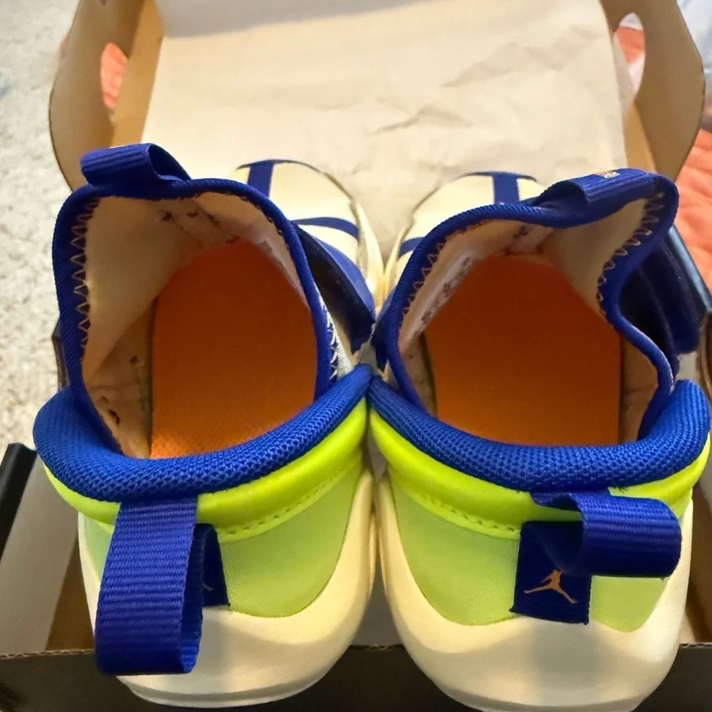 Nike Jordan 23/7 Toddler Sneakers in Blue and Neon Yellow - Picture 4 of 6